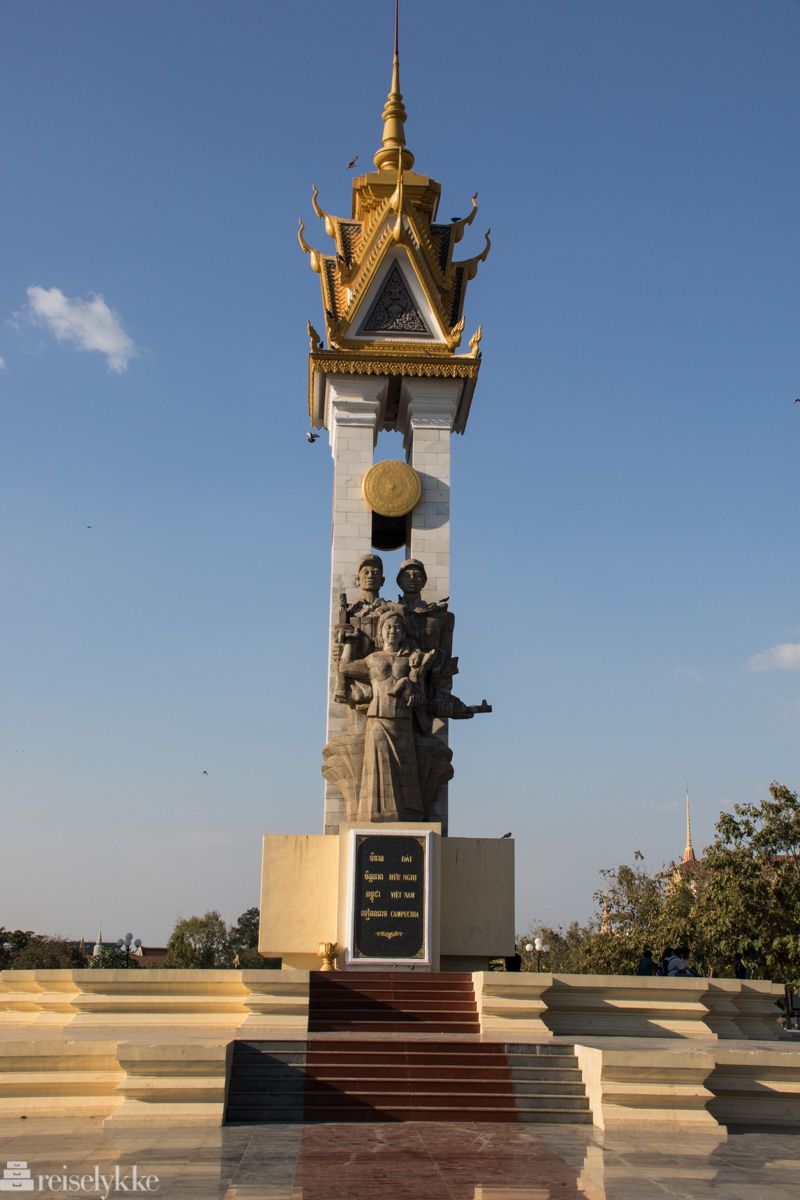 Statue 2, Phnom Penh